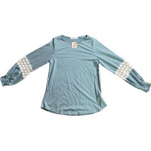 NWT TOP